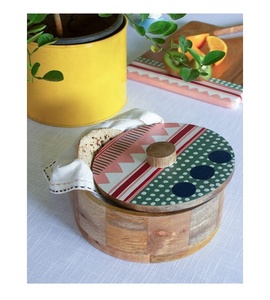 กล่องใส่ขนมปังไม้ทำมือพร้อมฝาปิดและที่คีบ ภาชนะเก็บโรตีคุณภาพพรีเมียมสำหรับห้องครัว ห้องรับประทานอาหาร และการเสิร์ฟ - Product Image 3