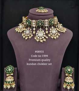 Parure de bijoux de mariée Kundan plaqué or 1999, collier ras-du-cou, boucles d'oreilles, Maang Tikka, cadeau traditionnel pour femme pour mariage ou fête - Product Image 3