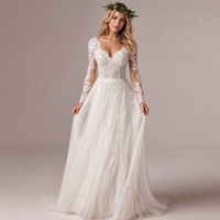 Robe de mariée élégante ivoire style bohème grande taille, col en V profond, manches longues, appliques en dentelle, coupe trapèze en tulle, traîne balayante, respirante