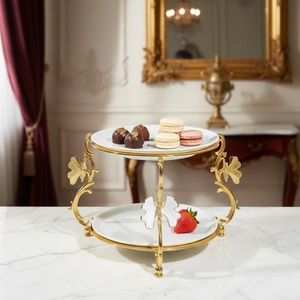 Support à gâteau en céramique et métal au design élégant, présentoir à desserts pour cupcakes et pâtisseries, idéal pour les buffets d'hôtel. - Product Image 3