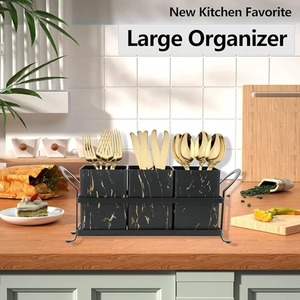 Porta Cubiertos Negro con Compartimentos Separados y Base Dorada, Ideal para un Fácil Acceso a los Cubiertos Durante las Comidas Familiares - Product Image 5