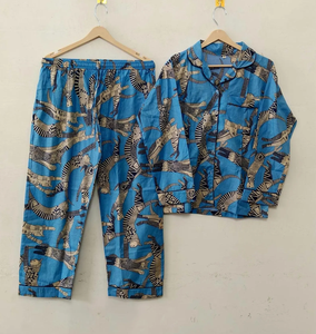Conjunto de Pijama Elegante de Verano para Mujer, Hecho a Mano, con Estampado de Tigre Azul, Ropa de Dormir y de Estar en Casa con Estampado Artesanal - Product Image 1