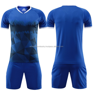 Uniforme de fútbol para hombres adultos al mejor precio, personalizado, al por mayor, fabricado para jugadores de equipo, nueva mejor ropa deportiva - Product Image 1