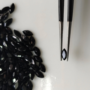 สปิเนลสีดำธรรมชาติ 6x3 มม. ทรงมาร์คีส์ คุณภาพดีที่สุด พลอยหลวม รับรองโดย Red Mountain Gems สำหรับทำเครื่องประดับ - Product Image 3