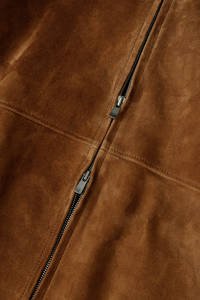 Sweat-shirt à capuche surdimensionné en cuir suédé de qualité supérieure, fabriqué par le fabricant, avec fermeture éclair et logo en relief 3D personnalisé pour hommes. - Product Image 3