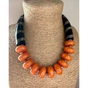 Collier élégant pour femmes en résine et bois avec accessoires en cristal RR ENTERPRISES Fabriqué en Inde - Product Image 5