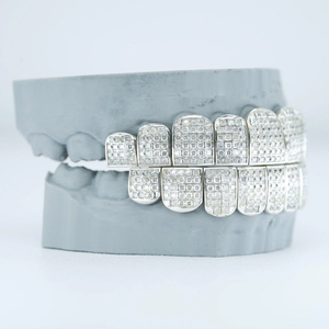 Princess Cut Vvs Moissanite Diamond Grillz 925 Silver Iced Out Teeth Grills Hiphop Ajuste invisible Moissanite Custom Grillz - Product Image 2