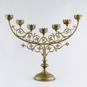 Antique Inspired Metal Candelabra For Romantic Dinner Table Decoration Luxury Restaurant And Hotel Table Display - Product Image 5