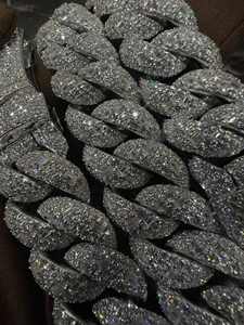 สร้อยข้อมือแบบ Cuban Link ประดับเพชร Moissanite ทรง Brilliant Cut ระดับ VVS ทองคำแท้ 9K รับรองโดย IGI สำหรับทั้งชายและหญิง สินค้าขายดีอันดับหนึ่ง สไตล์ฮิปฮอปสุดหรู - Product Image 3