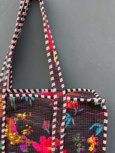 Sacs fourre-tout indiens traditionnels faits à la main en coton avec fermeture éclair, prêts pour la plage - Product Image 2