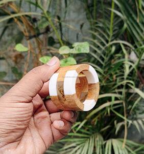 Porte-serviettes en bois et résine personnalisé de haute qualité avec finition polie lisse, pour mariage, fête, restaurant - Product Image 1