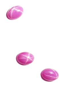 Rubis étoilé ovale 5x7mm 1 carat, cabochon poli créé en laboratoire avec effet étoile à 6 branches pour la fabrication de bijoux - Product Image 5