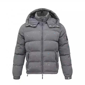 เสื้อแจ็คเก็ตพัฟเฟอร์บุขนหนานุ่มสำหรับผู้ชาย OEM รุ่นฤดูหนาว มีฮู้ด ผ้าโพลีเอสเตอร์หนา พิมพ์ลายจุดวิบวับ กันลม ซิปปิด ทรงปกติ สวมใส่สบาย - Product Image 1
