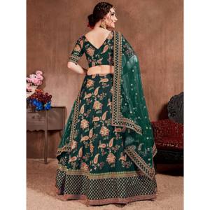 Lehenga Choli en taffetas de soie brodé pour mariée, couleur vert bouteille - Product Image 3