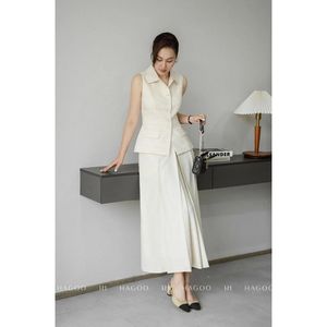 CV9074 Jupe droite mi-mollet en satin uni de luxe pour femme, idéale pour le bureau, vente en gros - Product Image 2