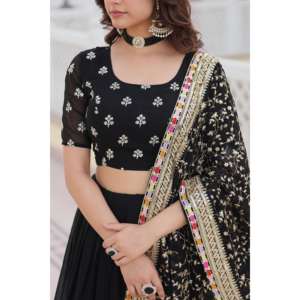 Faux Georgette en fleurs avec des paillettes de fil lourd brodé travail Lehenga Choli LW-7101 - Product Image 6