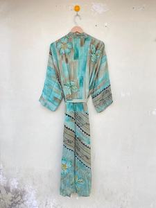 Kimono Sari de seda reciclado hecho a mano vintage indio azul cielo para ella - Product Image 6