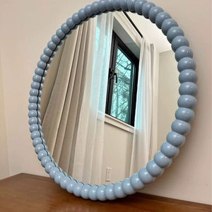 Cadre photo multicolore à rayures diagonales, rouge, vert, jaune et noir, en résine, cadeau unique fait à la main pour la maison ou le bureau - Product Image 1