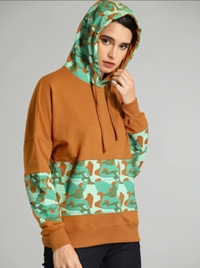 Sudadera con Capucha para Mujer, Diseño Color Block con Estampado de Camuflaje, Manga Larga, Corte Regular, Tejido de Algodón, Ropa Casual de Otoño - Product Image 2