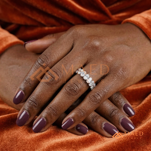 Bague de mariage demi-éternité en or rose 14 carats avec moissanite taille ovale, diamants de laboratoire couleur D VVS1 à griffes partagées pour femme - Product Image 4