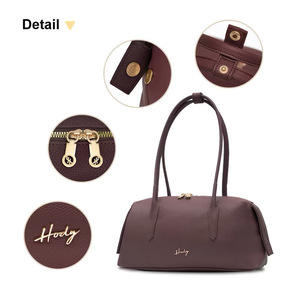 Sac bowling Hody en cuir synthétique premium pour femme, avec poignée unique, fermeture éclair, style minimaliste, usage quotidien, couleur beige, à porter à l'épaule - Product Image 3