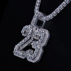 Collier pendentif unisexe en argent 925 plaqué or avec moissanite numéro 23, taille brillant rond, sertissage griffe, style luxueux - Product Image 3
