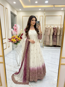 Robe Anarkali en Georgette à imprimé ton sur ton, brodée de paillettes de 5 mm, avec pantalon en micro-soie, dupatta et latkan, ensemble prêt-à-porter UW 817 - Product Image 4
