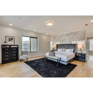 Engineered White Oak Flooring 5/8 in X 7.5 in Wire Brushed Oak Beige Plank T and G 2 Layer - Product Image 2