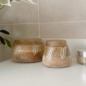 Tarro de almacenamiento multiusos hecho a mano de madera con tapa para almacenamiento en la despensa de la cocina y exhibición decorativa. - Product Image 2