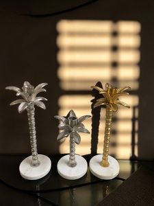 ชุดเชิงเทียนรูปต้นปาล์ม UNICORN HANDICRAFTS ทำจากทองเหลือง งานแฮนด์เมด เป็นมิตรกับสิ่งแวดล้อม ของตกแต่งบ้าน ฐานหินอ่อนสีทองและสีเงิน - Product Image 2