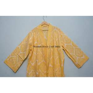 Kimono long en coton floral de haute qualité pour femmes, magnifique robe kimono à col en V, style plage, écologique, lavable et respirant. - Product Image 2