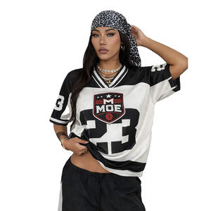 เสื้อยืดลำลองคอวีพิมพ์ลายฤดูร้อนสำหรับผู้หญิงทันสมัย ไซส์พลัส เสื้อเจอร์ซีย์ลายกราฟิก สตรีทแวร์ เสื้อเจอร์ซีย์อเมริกันฟุตบอล ผู้ผลิต OEM - Product Image 5