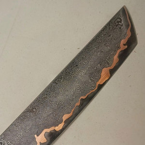 Cuchillo de tomate artesanal de cobre damasco con hoja finamente dentada y mango de madera para un corte limpio y la preparación de alimentos - Product Image 4