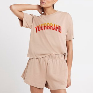Ensemble deux pièces beige pour femme, t-shirt à manches courtes et col rond avec imprimé lettres, short assorti, coupe ample, décontracté, pour le printemps et l'été - Product Image 1