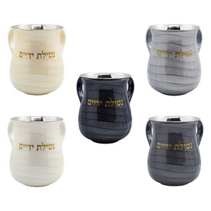 Colección de Vasos para Lavado de Manos Netilat Yadayim con Acabado de Mármol, Elegante Recipiente Ritual para Lavarse las Manos - Product Image 1