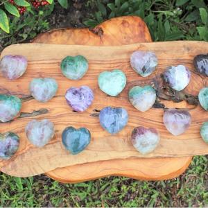 Cœur en fluorite arc-en-ciel naturelle Chakralume, pierre de guérison polie, Reiki, méditation, énergie, décoration, Inde, vente en gros - Product Image 3