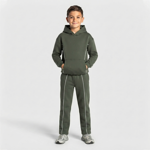 Conjunto Deportivo para Niños, Sudadera con Capucha y Pantalones Deportivos Extra Grandes en Verde Oscuro con Contraste, Traje Deportivo de Algodón Suave para Niños, Fabricante OEM - Product Image 1