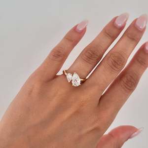 Expédition Rapide Vente en Gros Argent 925 Moissanite Forme Poire Bague Deux Pierres Toi et Moi Bijoux de Mariage Tendance E-commerce Direct - Product Image 4