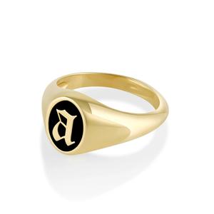 Anillo con Inicial en Esmalte Negro y Dorado, Anillo con Sello Inicial, Anillo con Inicial, Anillo con Sello de Letra, Anillos con Letras, Anillo con Inicial Dorado - Product Image 1