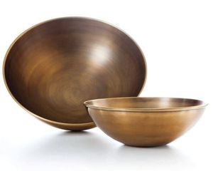 Bol de service traditionnel en laiton pour table à manger, design artisanal, métal durable, parfait pour servir les plats avec élégance. - Product Image 5
