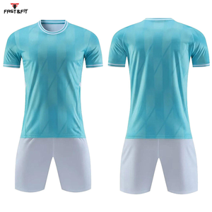 Vêtements de sport professionnels à bas prix, uniformes de football pour hommes, uniformes de football de haute qualité fabriqués au Pakistan - Product Image 4