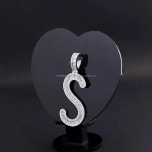 Pendentif personnalisé lettre initiale 'S' en moissanite, en argent sterling 925 plaqué rhodium, style hip-hop unisexe, effet glacé, pièce maîtresse - Product Image 4