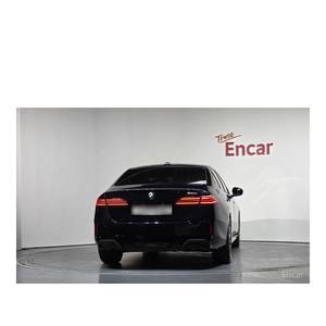 BMW Serie 5 520i M Sport 2023 con Caja de Cambios Automática, Volante a la Izquierda, Asientos de Cuero, Cámara Trasera, 38,667 km - Product Image 4