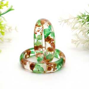 กำไลเรซิ่นทรงแปลกตา แฟชั่นทันสมัย ขายดีที่สุด ของขวัญเครื่องประดับส่วนตัวสำหรับผู้หญิง - Product Image 5