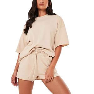 Conjunto de Verano para Mujer: Top Corto sin Mangas con Logo Personalizado, Efecto Desgastado y Acabado Ácido, y Shorts con Dobladillo sin Rematar a Juego - Product Image 1