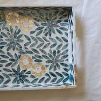 Plateau de service rectangulaire authentique indien en os incrusté, style classique, durable, personnalisable, poli, avec motif floral élégant, fait main