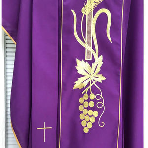 Casulla y Estola Sacerdotal Católica Morada con Bordado Dorado 2026, Hecha a Medida, de Alta Calidad, Nuevo Diseño, Casulla Bordada - Product Image 5