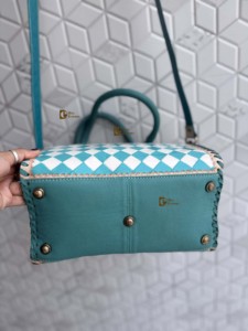 Bolso de Hombro de Cuero con Grabado a Mano de Diseño 2026, Estilo Bohemio Gitano, Patrón a Cuadros Turquesa, Estilo Occidental, Elegante, para Mujer - Product Image 4
