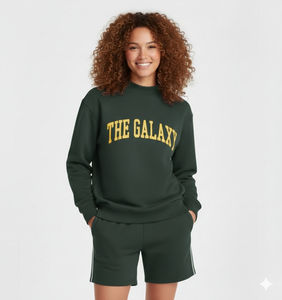 Conjunto de Top de Cuello Alto y Shorts por Encima de la Rodilla para Mujer, Diseño Sólido, Tela de Forro Polar, Transpirable y Ecológico - Product Image 3