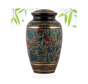 Urne élégante de crémation en laiton royal pour adultes pour un stockage commémoratif de longue durée avec des gravures florales faites à la main - Product Image 1